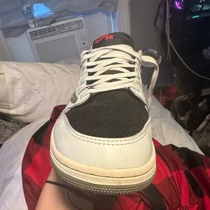 Used travis Scott olive jordan 1 lows sz 12